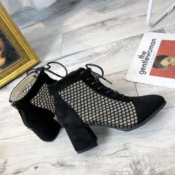 Ženske škorenjčki 2019 pomlad nov modni votlih očesa debelo s usnjeni ženski čevlji divje čipke visokih petah