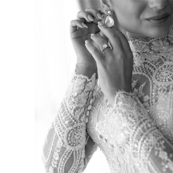 Elegantno Linijo Strani Split Poročne Obleke Visoko Vratu Dolg Rokav Vrh Čipke Poročne Halje Saten Arabski Dubaj Poročni Obleki Pageant
